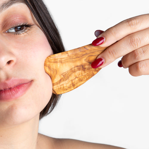 Gua Sha – Il Piccolo Magico Ritual della Mia Pelle ✨🌿