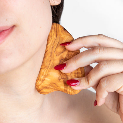 Gua Sha – Il Piccolo Magico Ritual della Mia Pelle ✨🌿